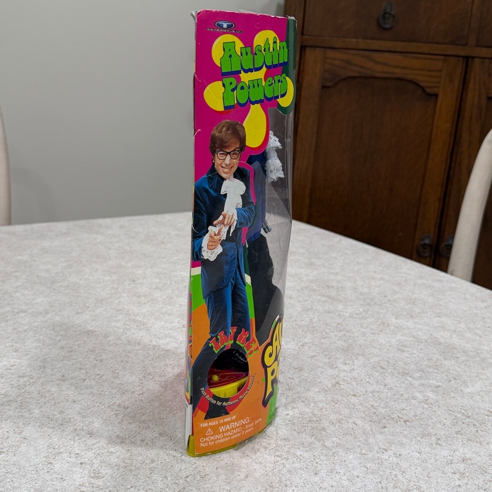 TRENDMASTERS 1998 AUSTIN POWERS FULL POSABLE DOLL & WORKING TALKING STAND IN BOX - Picture 11 of 15